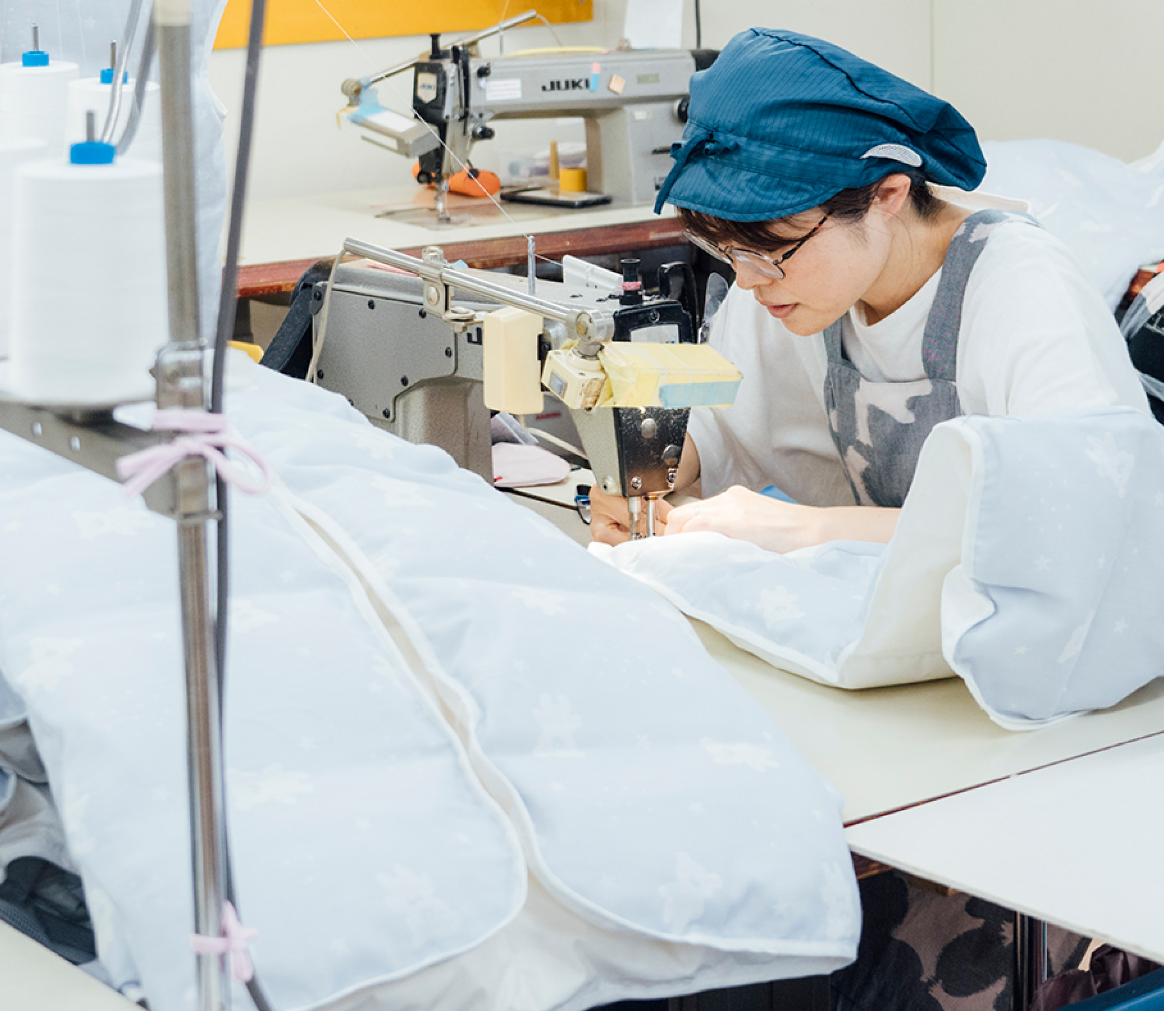 ミシンを使う人