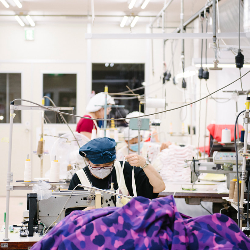 ミシンを使う人